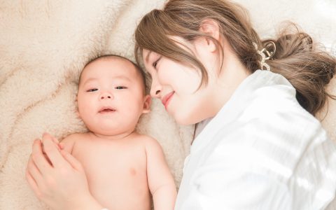 ベッド卒業！産後のママにピッタリな薄型マットレスの選び方
